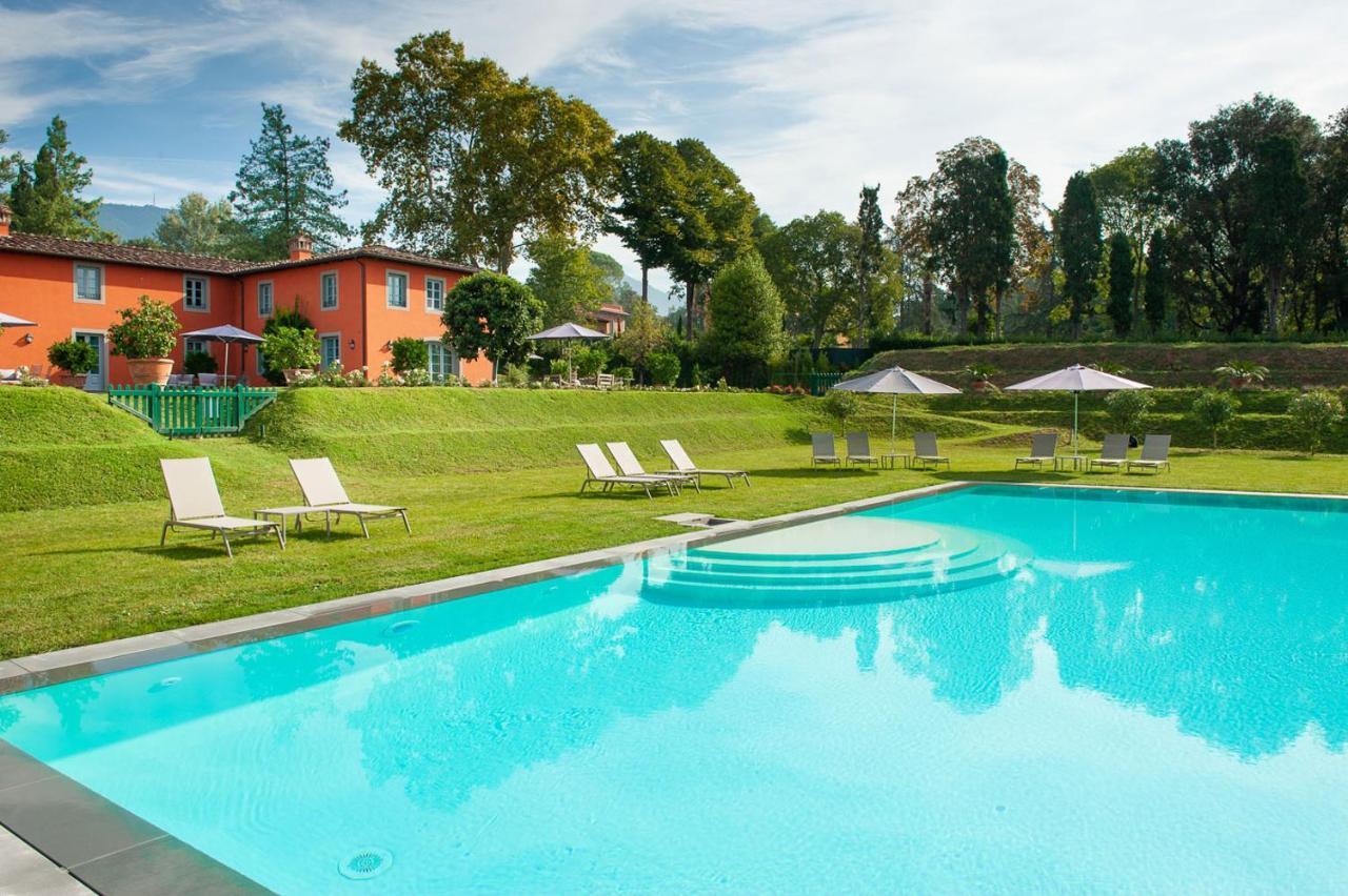 Apartment with Pool View